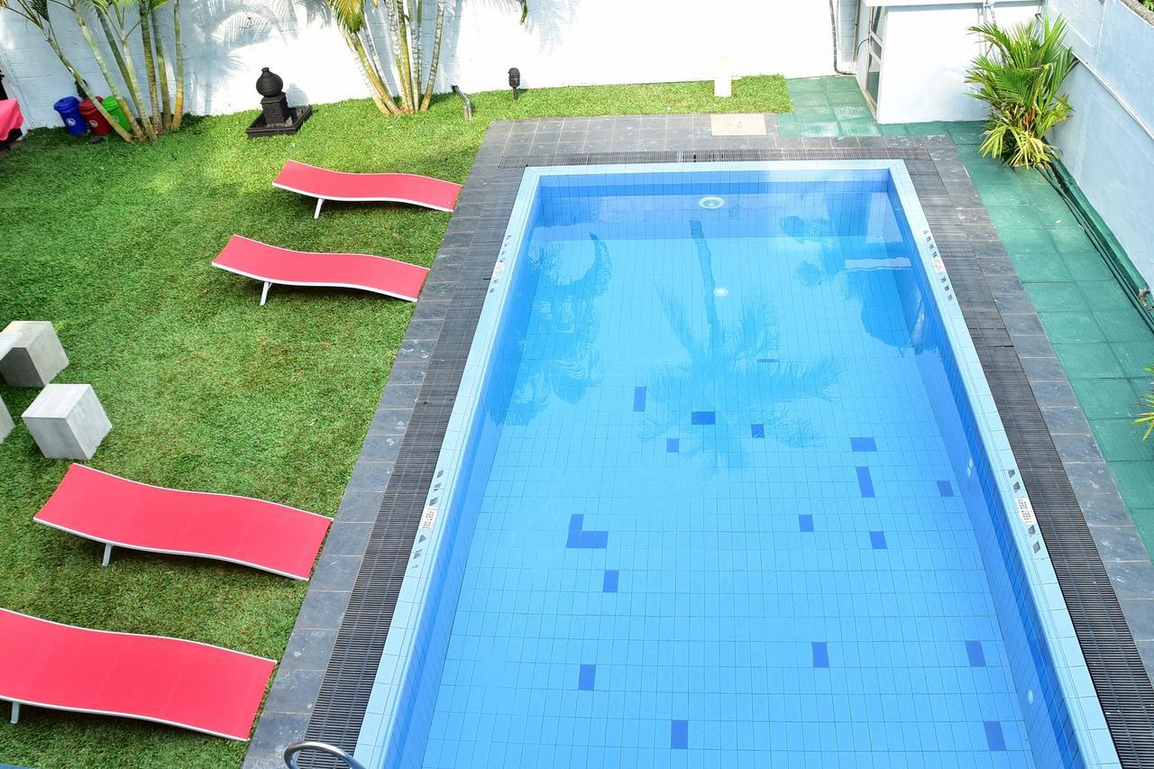 Sky Transit Hotel Katunayaka Exterior photo