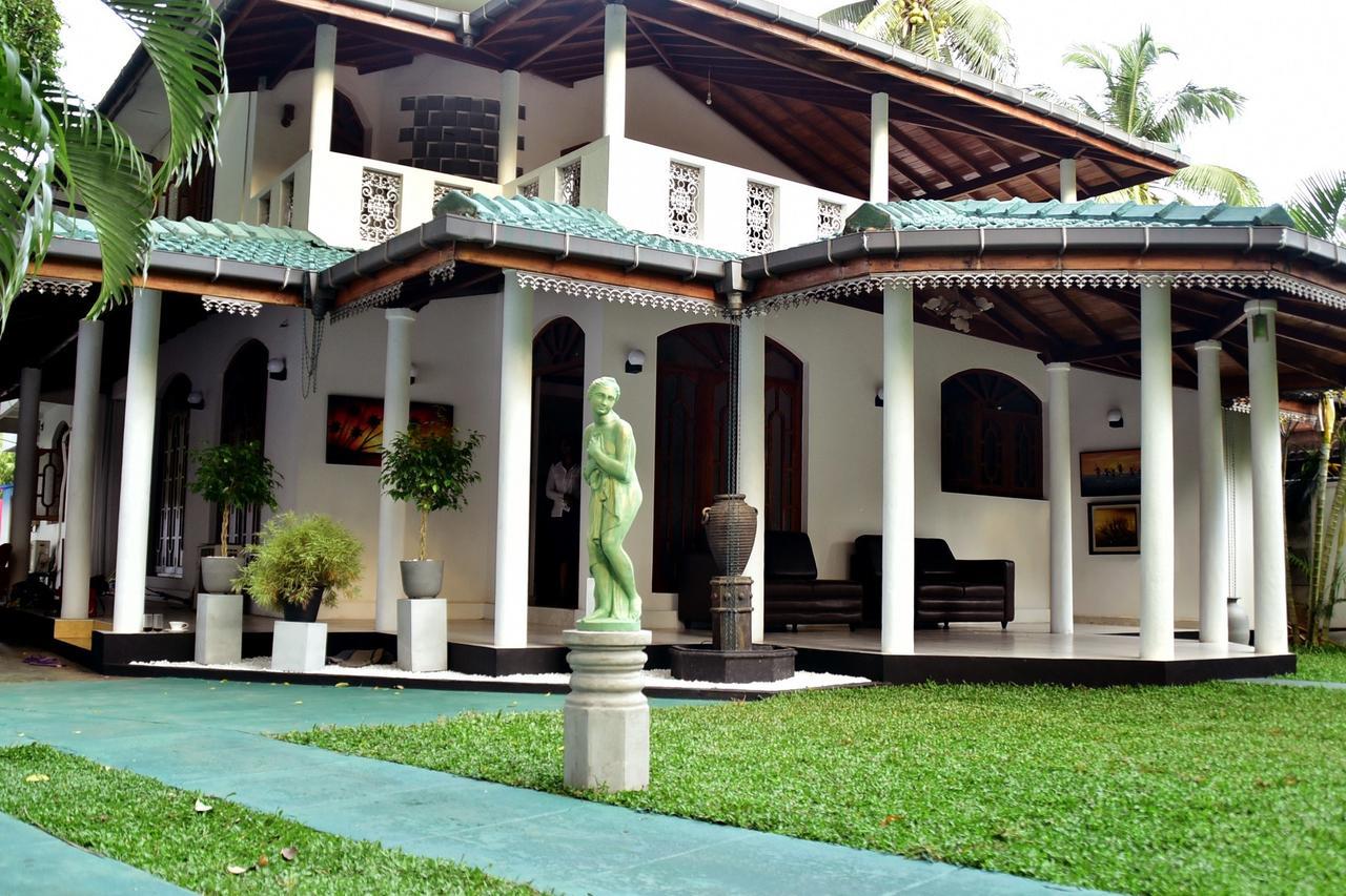 Sky Transit Hotel Katunayaka Exterior photo