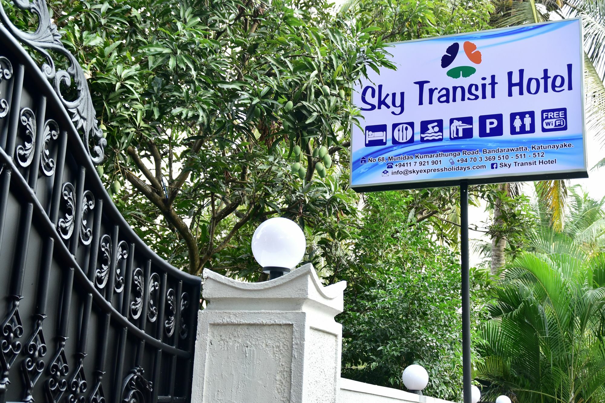 Sky Transit Hotel Katunayaka Exterior photo